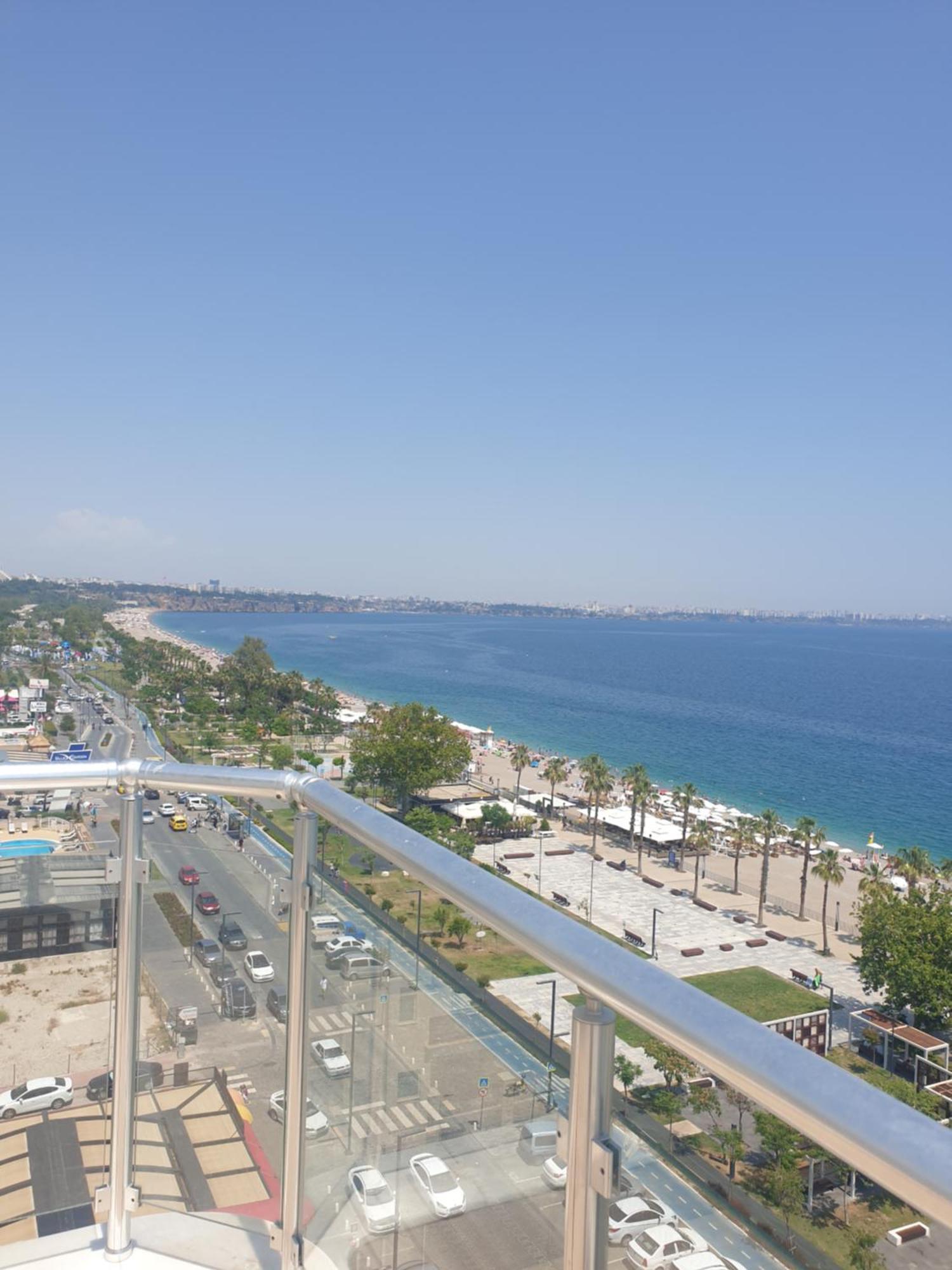 Kral Dairesinde Konyaaltı Plajinın En Güzel Konumunda Rezervasyonunu Hemen Yap * Antalya